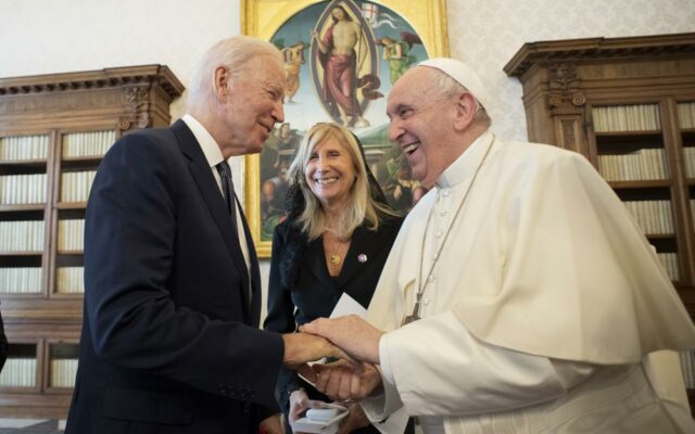 Biden: Pope told him he should ‘keep receiving Communion’